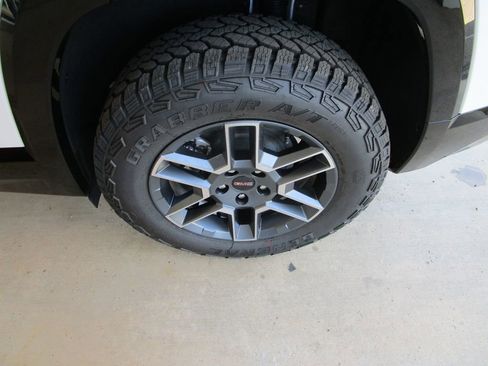New 2026 GMC Terrain AT4 w/ Technology Package II AWD/4WD image 10