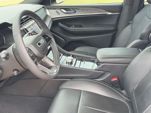 Used 2024 Jeep Grand Cherokee L Overland w/ Luxury Tech Group IV image 18