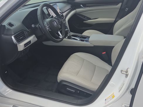 Used 2018 Honda Accord Touring image 9