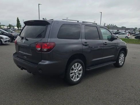 Used 2019 Toyota Sequoia Platinum w/ Carpet Mat Package (TMS) AWD/4WD image 3