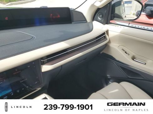 New 2027 Lincoln Navigator Premiere RWD image 33