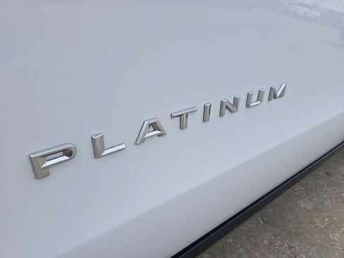 Used 2025 Ford Expedition Platinum AWD/4WD image 19