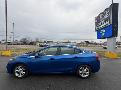 Used 2017 Chevrolet Cruze LT w/ Convenience Package image 7