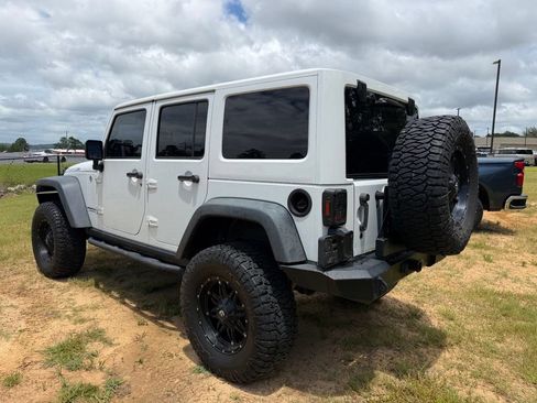 Used 2014 Jeep Wrangler Unlimited Rubicon AWD/4WD image 3