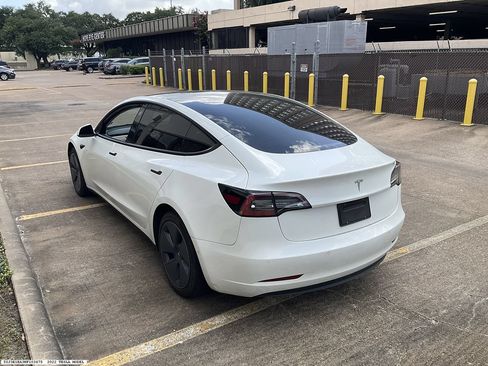 Used 2022 Tesla Model 3 Standard Range RWD image 3