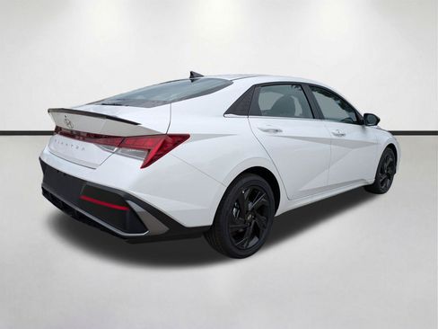 New 2026 Hyundai Elantra SEL Sport FWD image 3