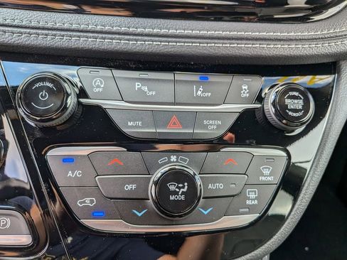 New 2027 Chrysler Pacifica Limited w/ Family Tech Group FWD image 19