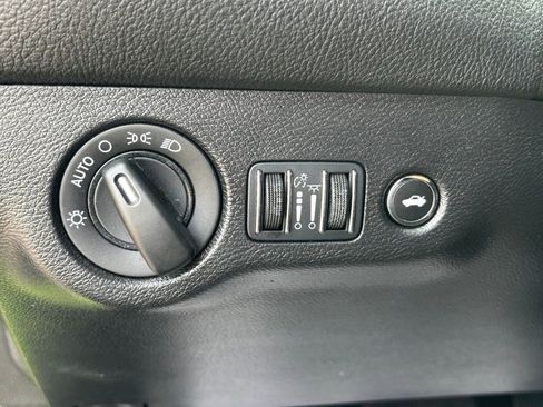 Used 2023 Dodge Challenger SXT image 16