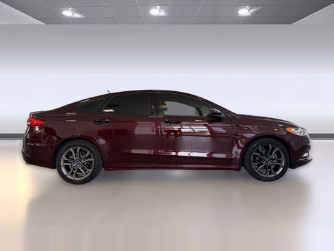Used 2018 Ford Fusion SE w/ Equipment Group 201A FWD image 8