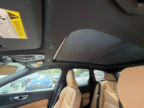 Used 2020 Volvo XC60 T5 Momentum w/ Protection Package AWD/4WD image 11