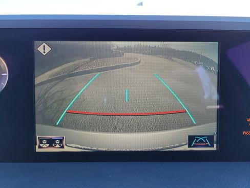 Used 2021 Lexus ES 300h w/ Premium Package image 11