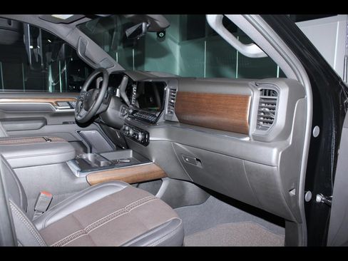 Used 2025 Chevrolet Silverado 2500 High Country w/ High Country Premium Package AWD/4WD image 14