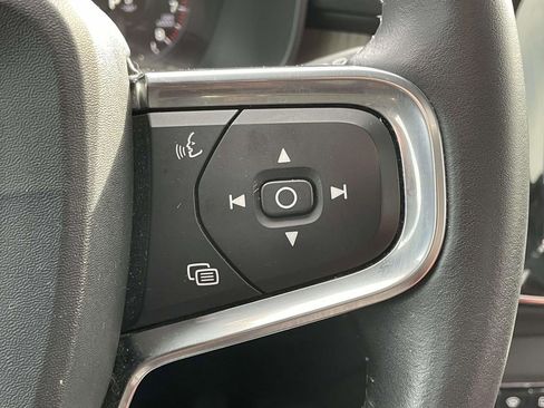 Used 2019 Volvo XC40 T5 Inscription image 11