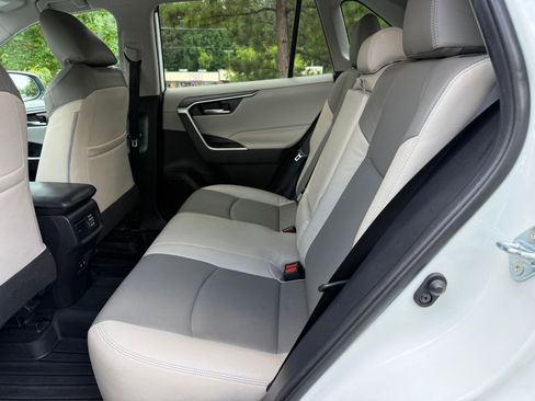 Used 2020 Toyota RAV4 XLE FWD image 38