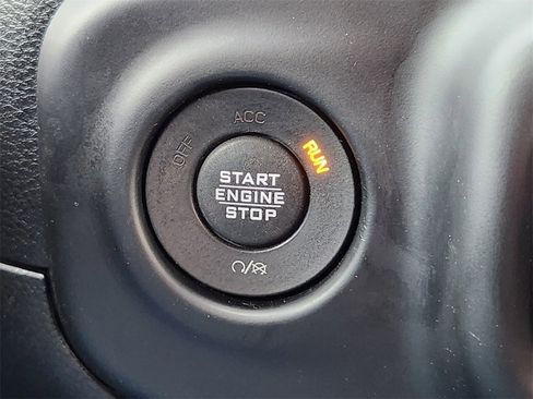 Used 2019 Jeep Wrangler Unlimited Sahara image 20