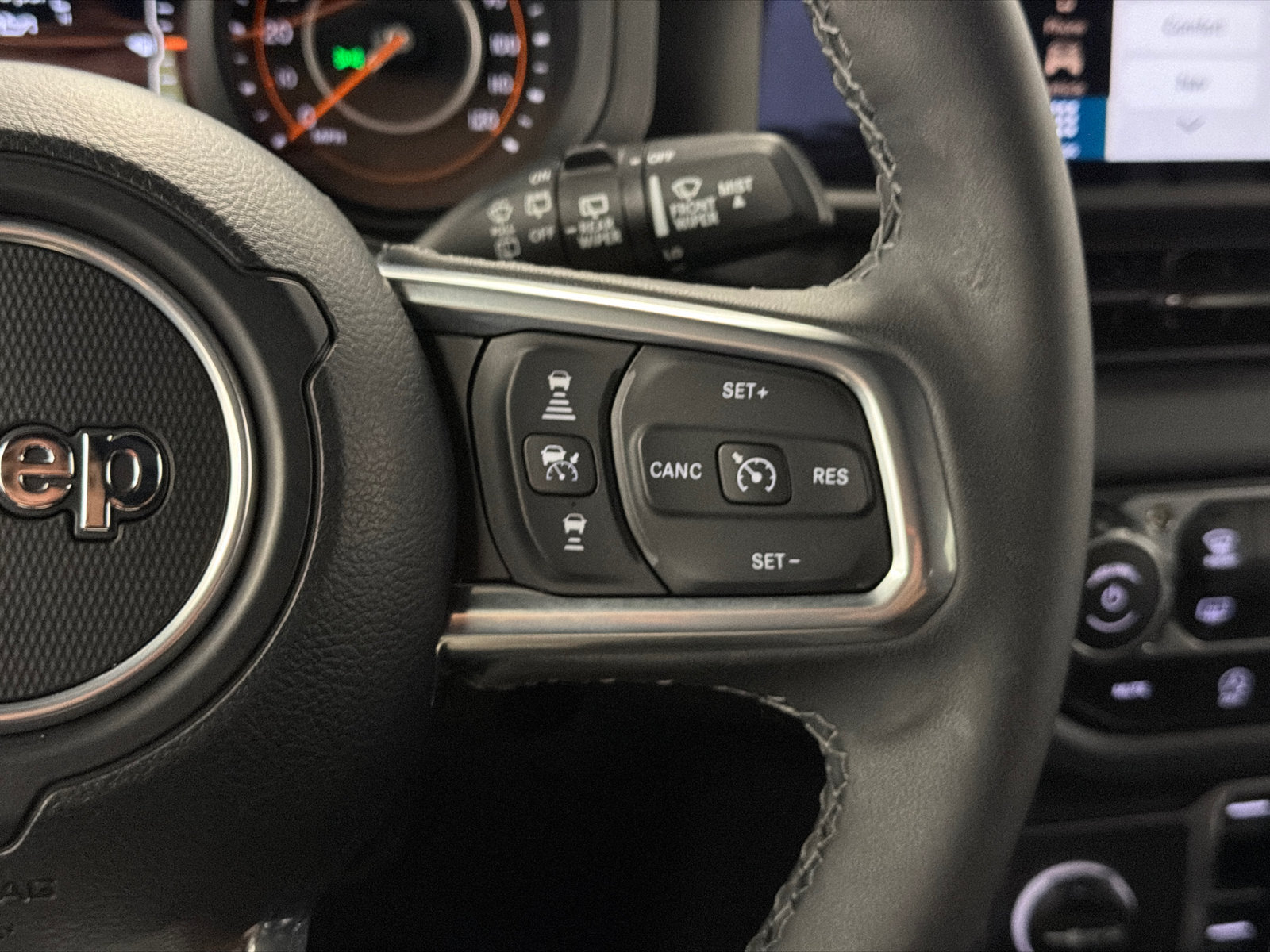 Used 2025 Jeep Wrangler Unlimited Sahara AWD/4WD image 22
