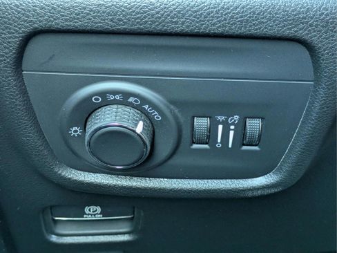 Used 2025 Jeep Grand Cherokee Altitude image 27