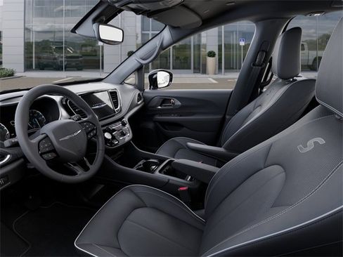 New 2026 Chrysler Pacifica Limited w/ Uconnect Theater Family Group image 22