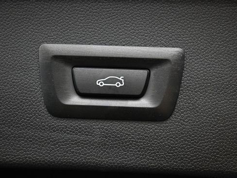 Used 2022 BMW iX xDrive50 w/ Sport Package image 16