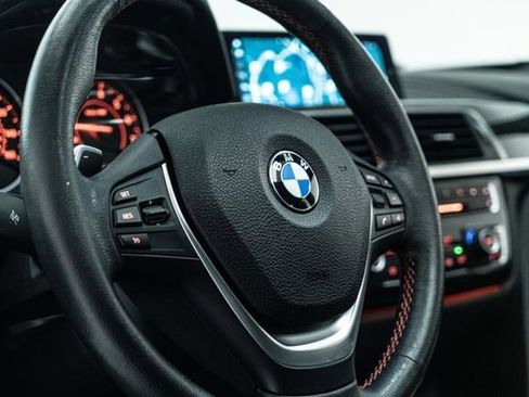 Used 2018 BMW 330i xDrive Wagon AWD/4WD image 23
