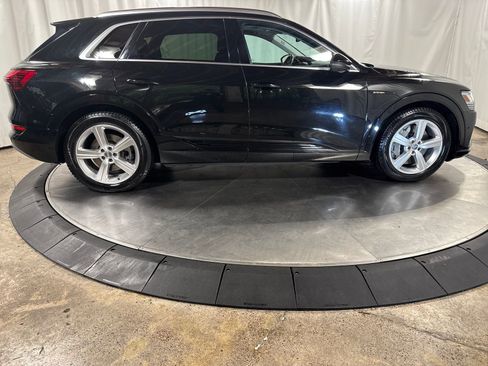 Used 2019 Audi e-tron Premium Plus image 9