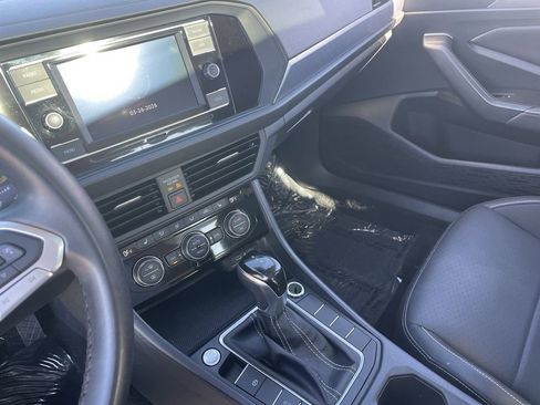 Used 2024 Volkswagen Jetta SE FWD image 25