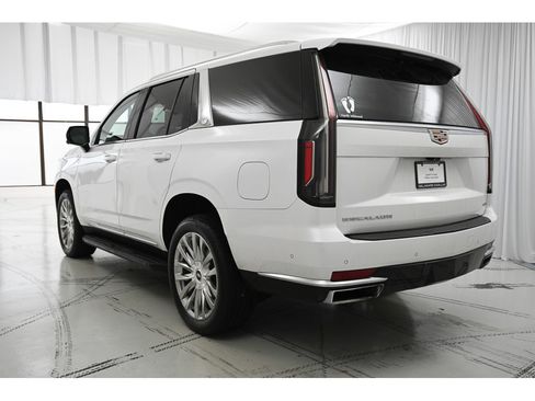 Used 2022 Cadillac Escalade Premium Luxury w/ LPO, Illumination Package image 5