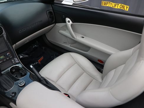 Used 2011 Chevrolet Corvette Convertible w/ Preferred Equipment Group RWD image 19