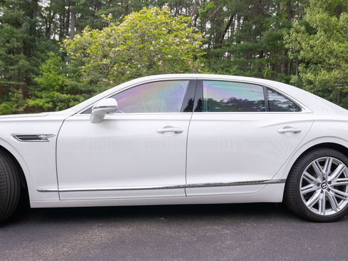Used 2024 Bentley Flying Spur V8 AWD/4WD image 5