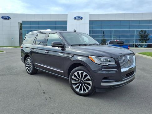 Used 2024 Lincoln Navigator Reserve image 1