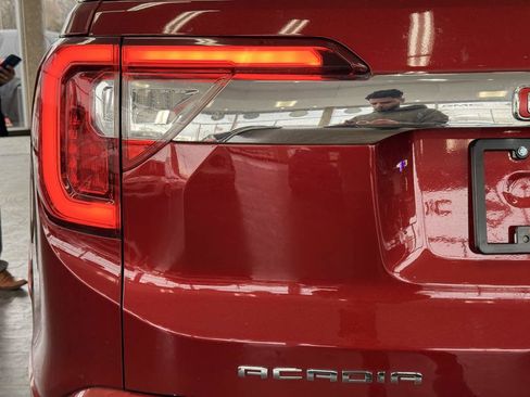 Used 2023 GMC Acadia Denali image 16