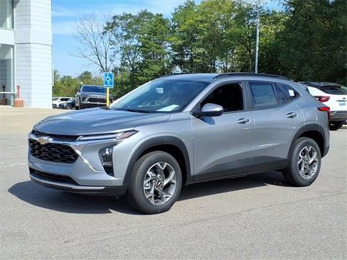 New 2026 Chevrolet Trax LT w/ LT Convenience Package FWD image 3