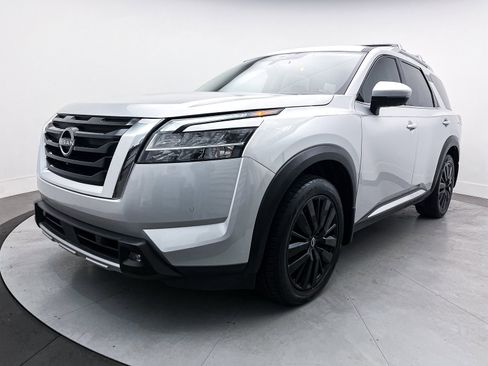 Used 2022 Nissan Pathfinder Platinum w/ Cargo Package image 15
