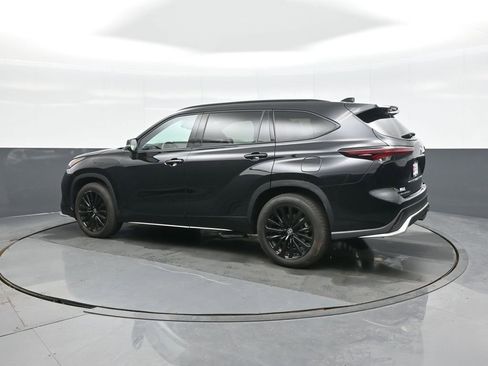 Certified 2025 Toyota Highlander XSE image 5