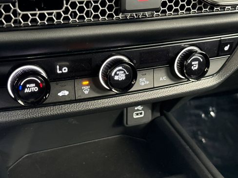 Certified 2025 Honda HR-V Sport image 17
