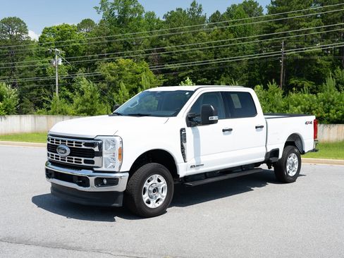 Used 2026 Ford F250 XLT AWD/4WD image 3
