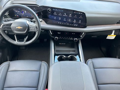 New 2025 Chevrolet Suburban Premier image 13