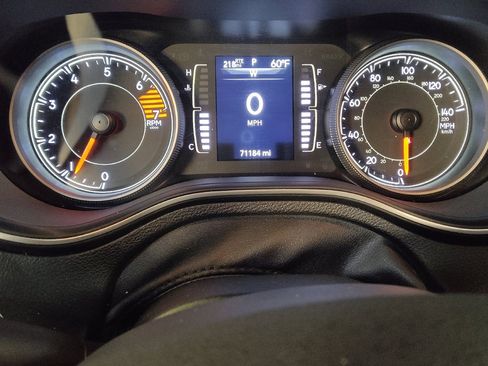 Used 2021 Jeep Cherokee Latitude image 23