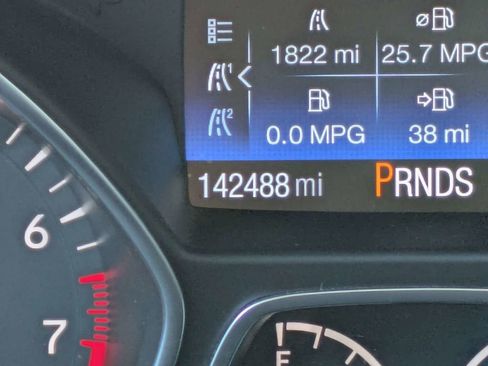 Used 2017 Ford Escape SE AWD/4WD image 40