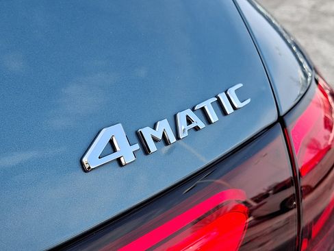 Used 2026 Mercedes-Benz GLC 300 4MATIC image 9