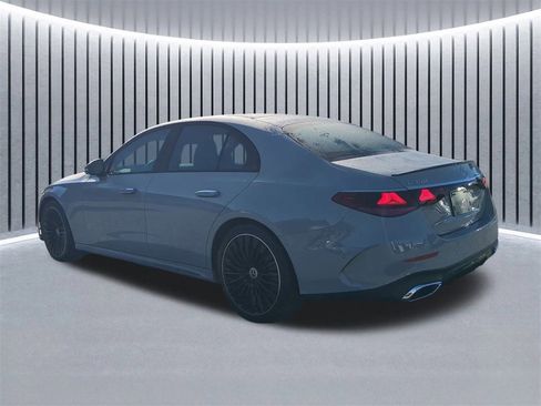 Used 2025 Mercedes-Benz E 350 4MATIC Sedan image 7