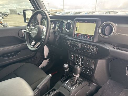 Certified 2022 Jeep Gladiator Overland w/ Safety Group image 12