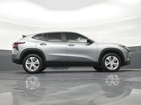 Used 2024 Chevrolet Trax LS FWD image 29