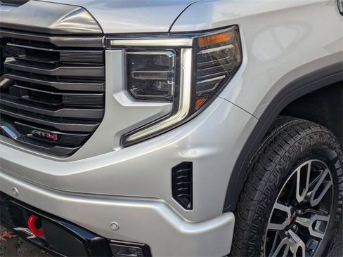 Used 2022 GMC Sierra 1500 AT4 w/ Technology Package image 9