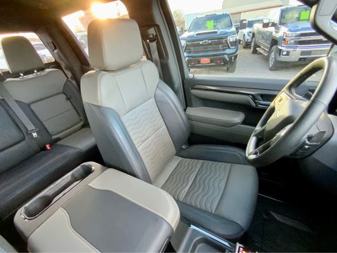 Certified 2025 Chevrolet Silverado 1500 ZR2 image 33