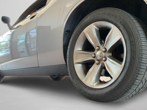 Used 2015 Dodge Challenger SXT w/ Driver Convenience Group RWD image 39