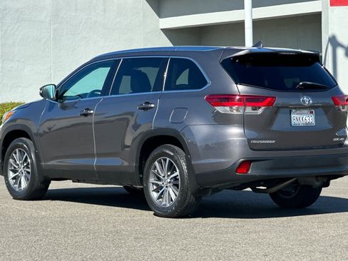 Used 2019 Toyota Highlander XLE AWD/4WD image 7