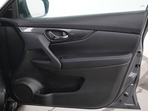 Used 2016 Nissan Rogue SL w/ SL Premium Package AWD/4WD image 12