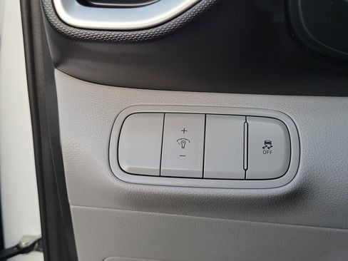 Certified 2025 Hyundai Venue SEL FWD image 13