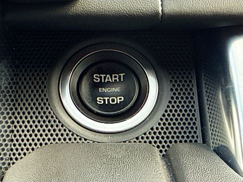 Used 2022 Land Rover Range Rover Sport SVR image 36